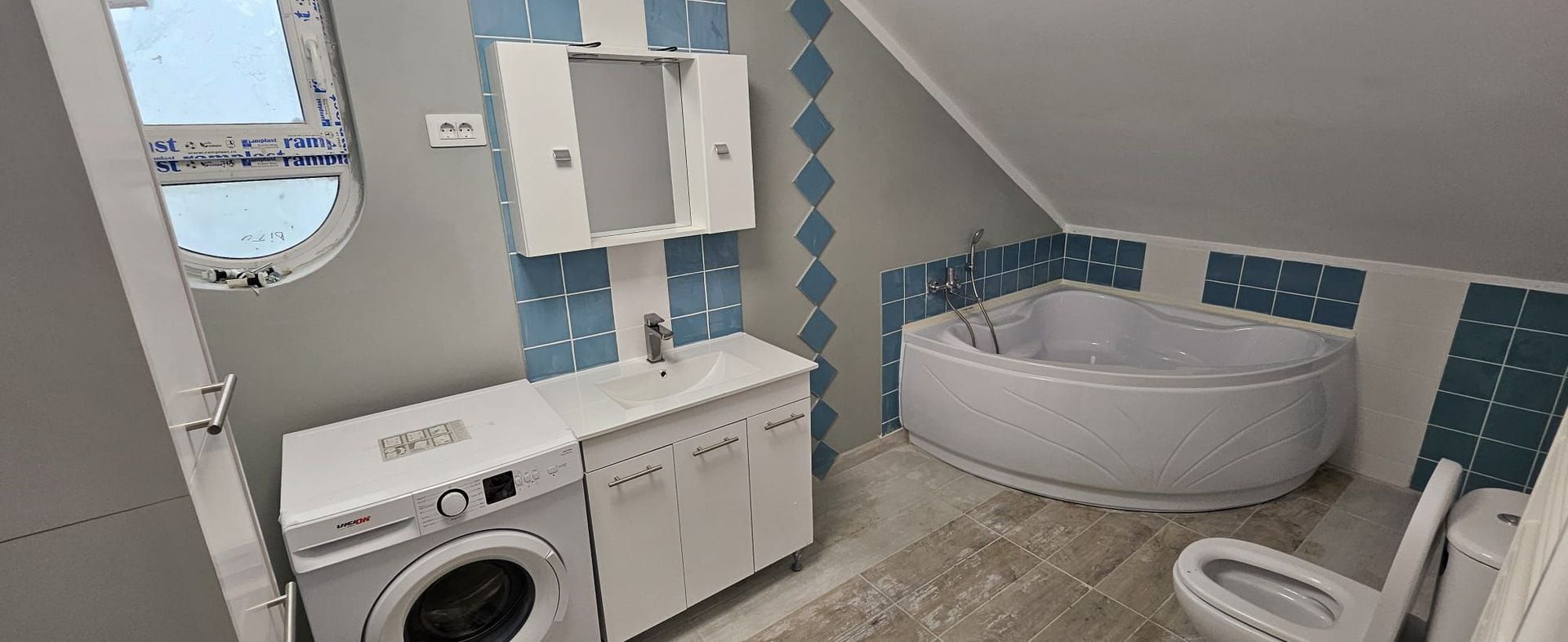 De inchiriat, vila noua - Bariera  Traian - Lacul Brates - Poză 12