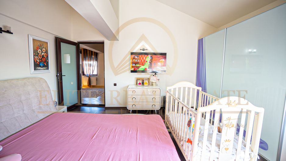 Casa De Vanzare in Palazu Mare - Teren de 455 mp cu Piscina si Garaj - Poză 36