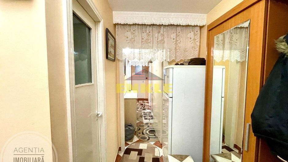 De vânzare apartament cu 3 camere decomandat, zona Piața Mare - Poză 4