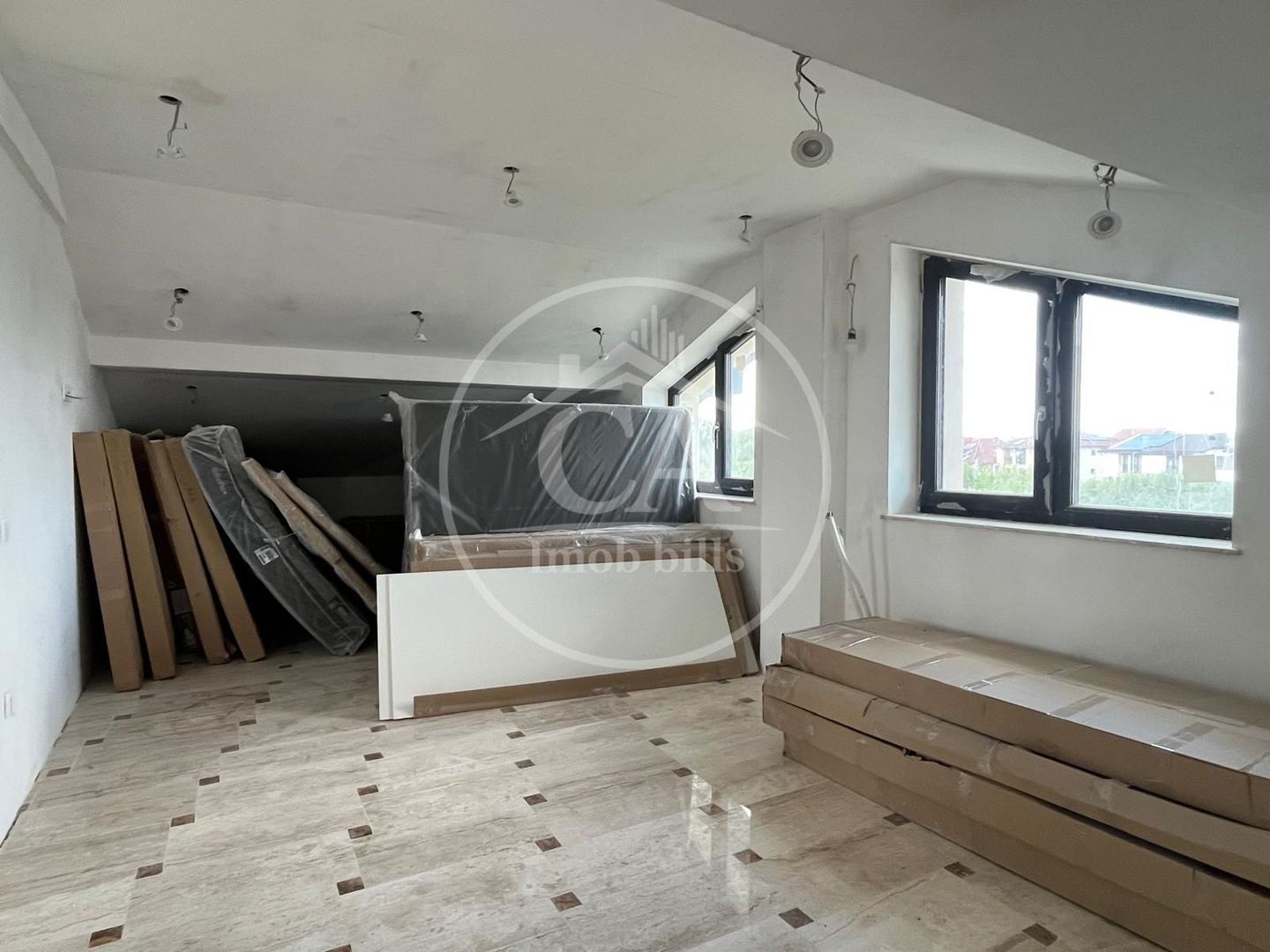 Casă de vânzare P+E+M cu 7 camere in Cartierul Grigorescu, Oradea - Poză 16