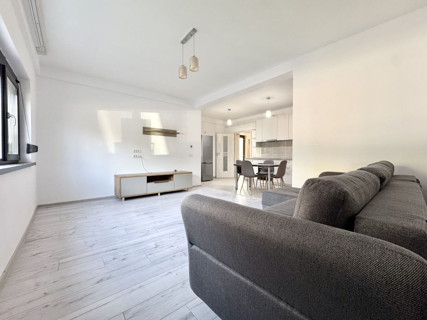 Confort și liniște: 3 camere cu curte – Lipovei - Poză 1