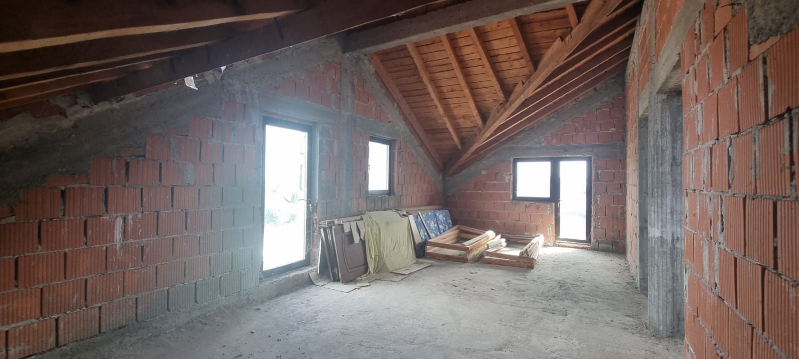 Casă la roșu în Brănești, oportunitate de preț - Poză 11