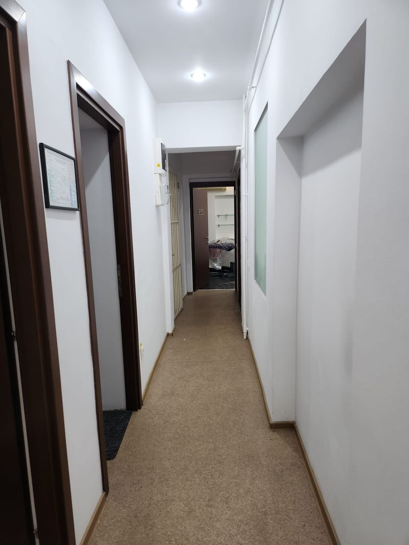 Spațiu versatil în vilă istorică + garaj de 30 mp - Poză 6