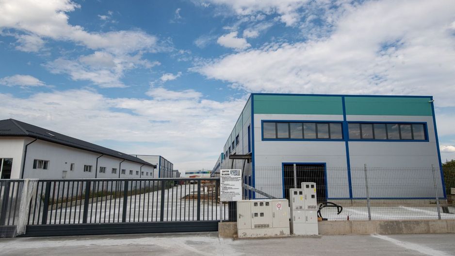 Ansamblu industrial format din 9 hale de vânzare – Popești-Leordeni - Poză 1