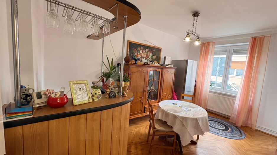 Apartament decomandat 70 mp utili 2 bai pivnita si curte 58 mp Central - Poză 11