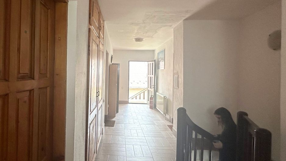 Vânzare casă Individuală 12 Camere la 5 minute de Castelul Bran - Poză 5