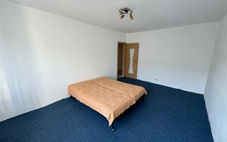 Decomandat. Model spatios. Disponibil imediat. Etaj intermediar. - Poză 2