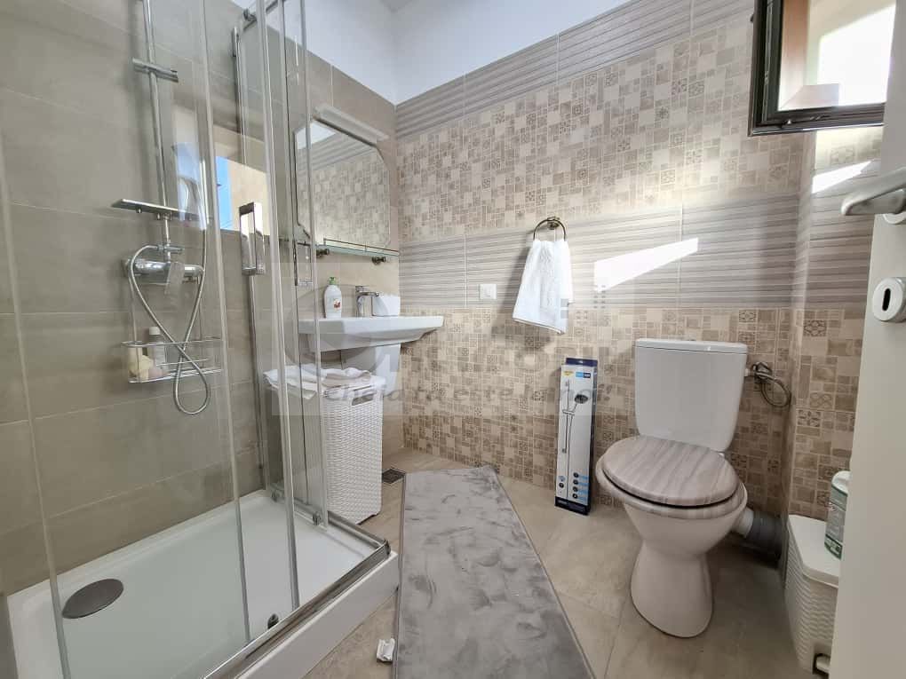 Vila tip duplex,  3 camere, 2 bai, libera, mobilata de lux, Barnova - Poză 10