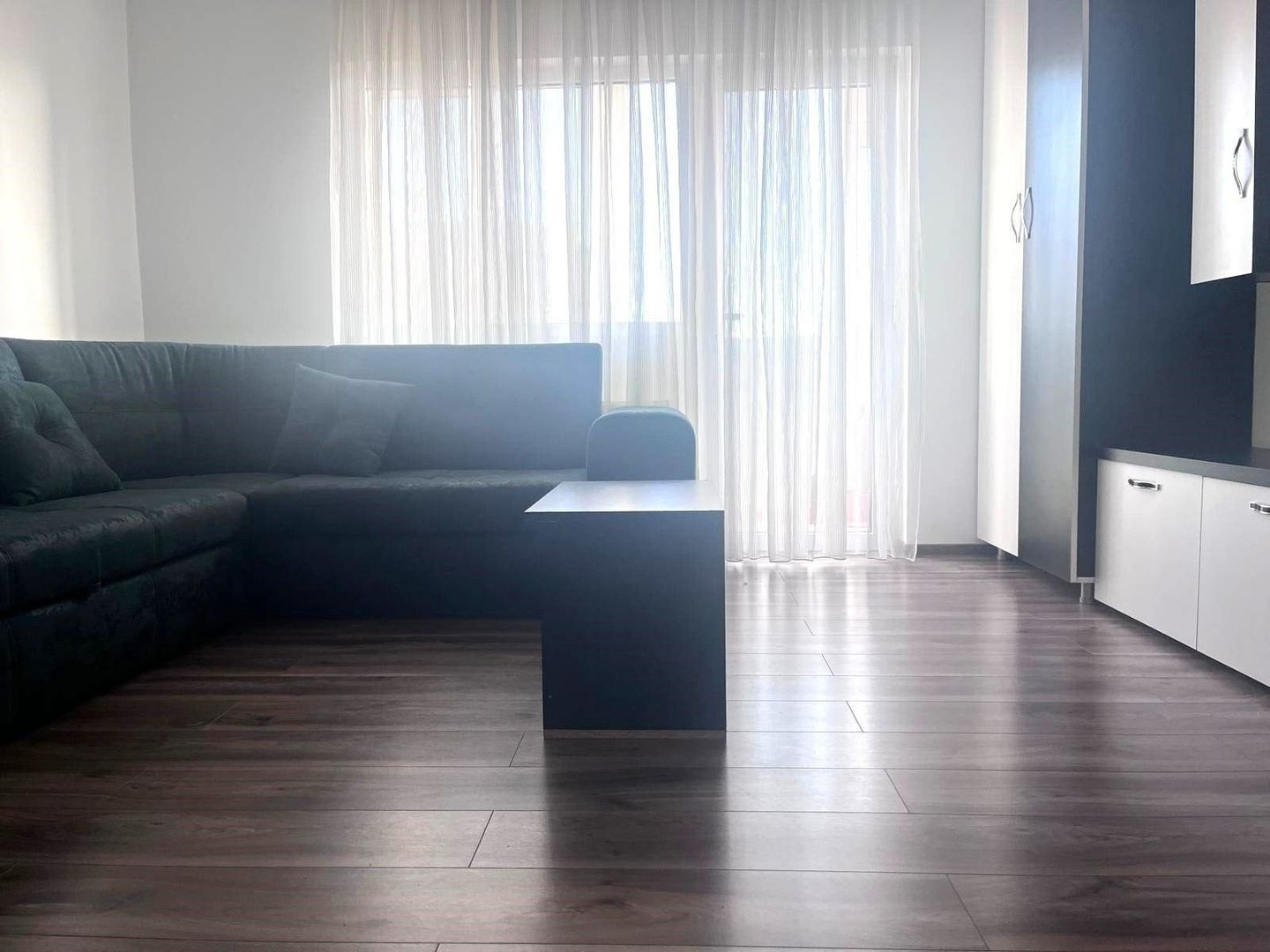 Decomandat! Inchiriere apartament cu 3 camere in Targoviste- micro 4! - Poză 1