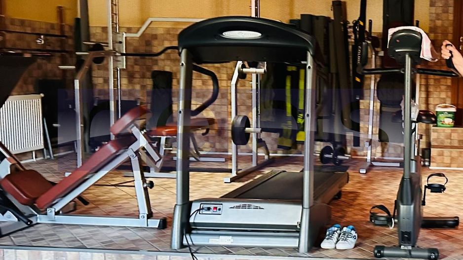 VILA DE VANZARE PE LAC | CREVEDIA | 7 CAMERE - Poză 17