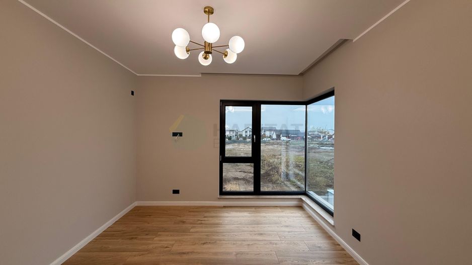 Vila individuala 5 camere Tunari 1 Decembrie - Poză 36