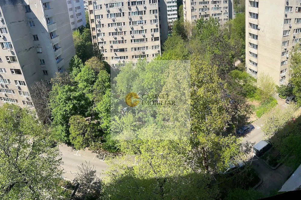 2 camere | Favorit | 56mp | 1982 - Poză 9