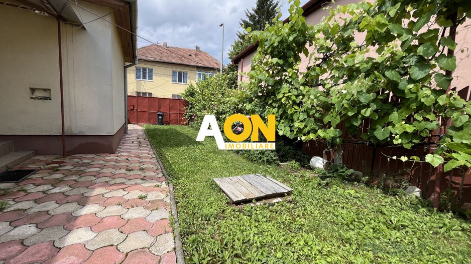ÎNCHIRIERE! Casă cu 3 Camere, Zona Centru - Poză 2