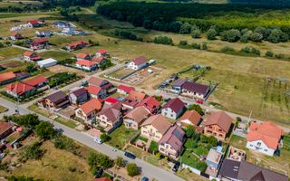 Casă la roșu în Zădăreni - Poză 7