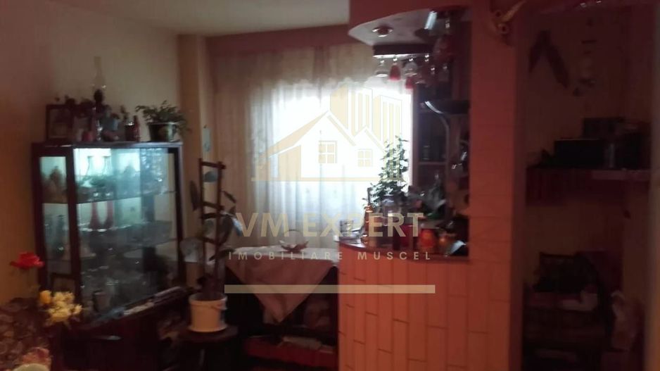 APARTAMENT  3 CAMERE,  ETAJ 4, SUPRAFATA 73 MP, CAMPULUNG, ZONA VISOI - Poză 1
