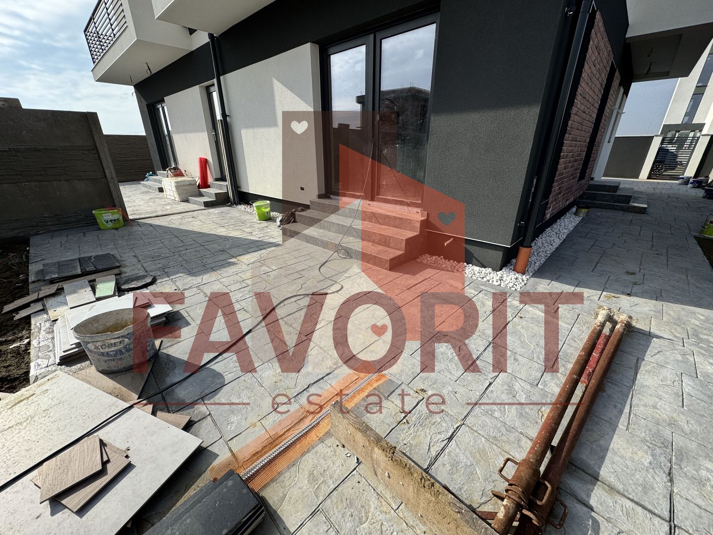 Duplex in Mosnita. Despartit prin anexa. La asfalt. - Poză 7