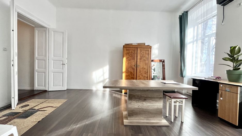 Un apartament care îți oferă orașul la un pas și vedere la Bega - Poză 3