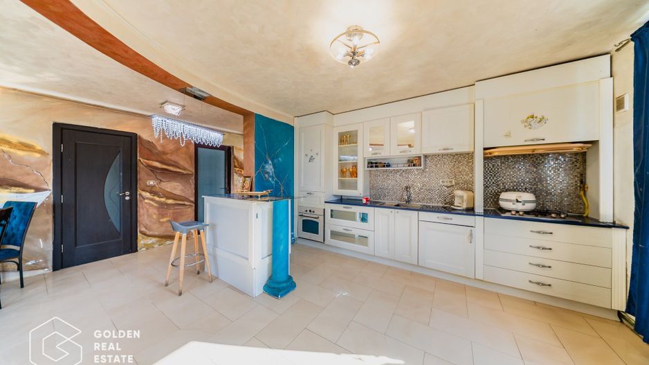 Casa spatioasa cu piscina si teren generos in Bujac - Poză 3