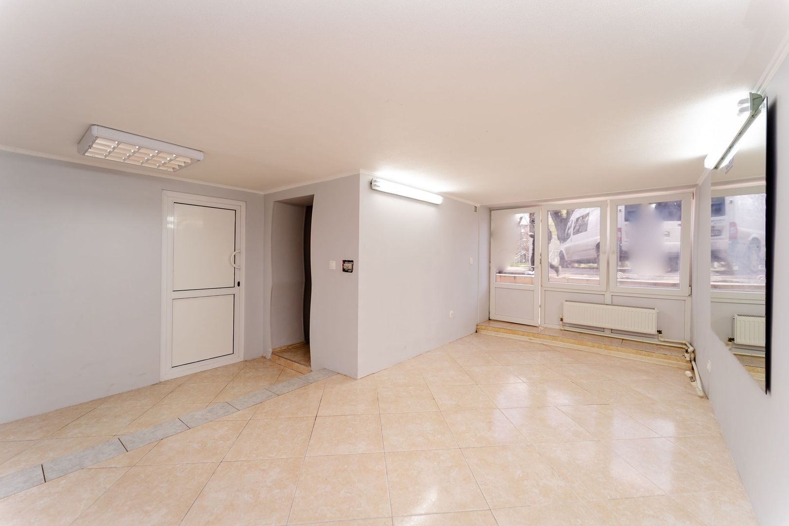 Spațiu comercial+apartament cu 3 camere Botanica Nicolae Zelinski 10/2 - Poză 2