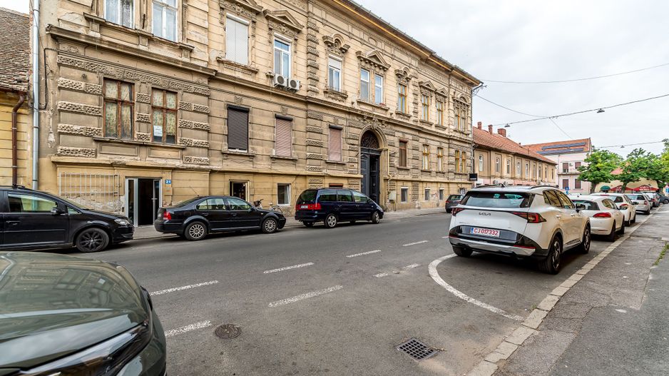 Apartament 2 camere Str. Lucian Blaga, clădire în renovare completa - Poză 1
