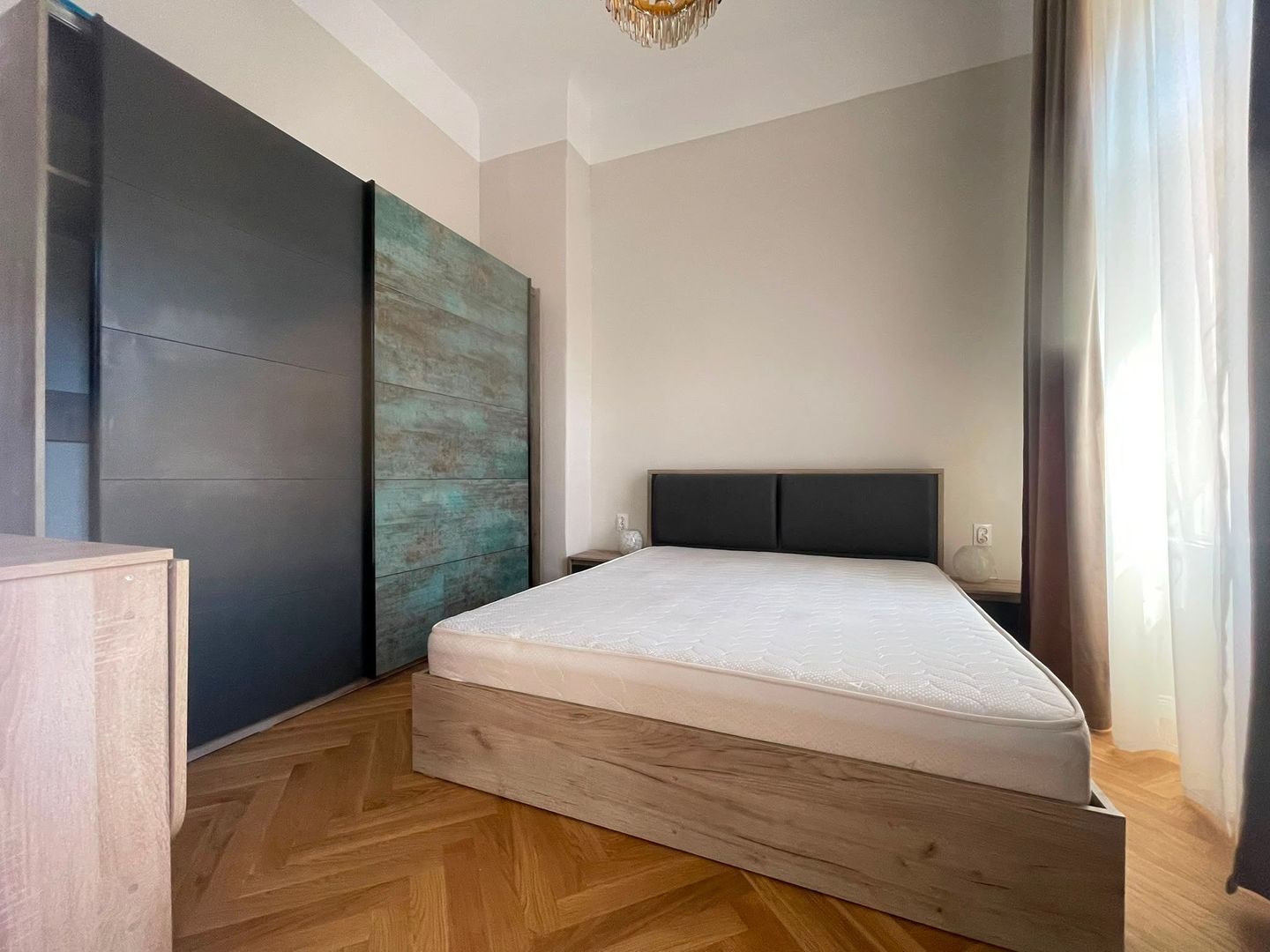 APARTAMENT PREMIUM DE ÎNCHIRIAT – 3 CAMERE – ZONĂ CENTRALĂ - Poză 2