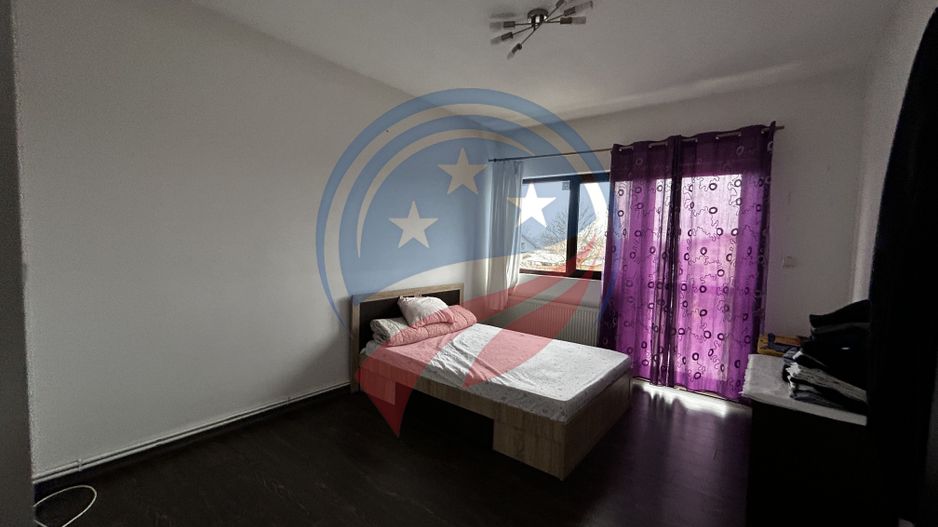 Casă spațioasă P+1+M pe teren de 902 mp – ideală pentru familie - Poză 4