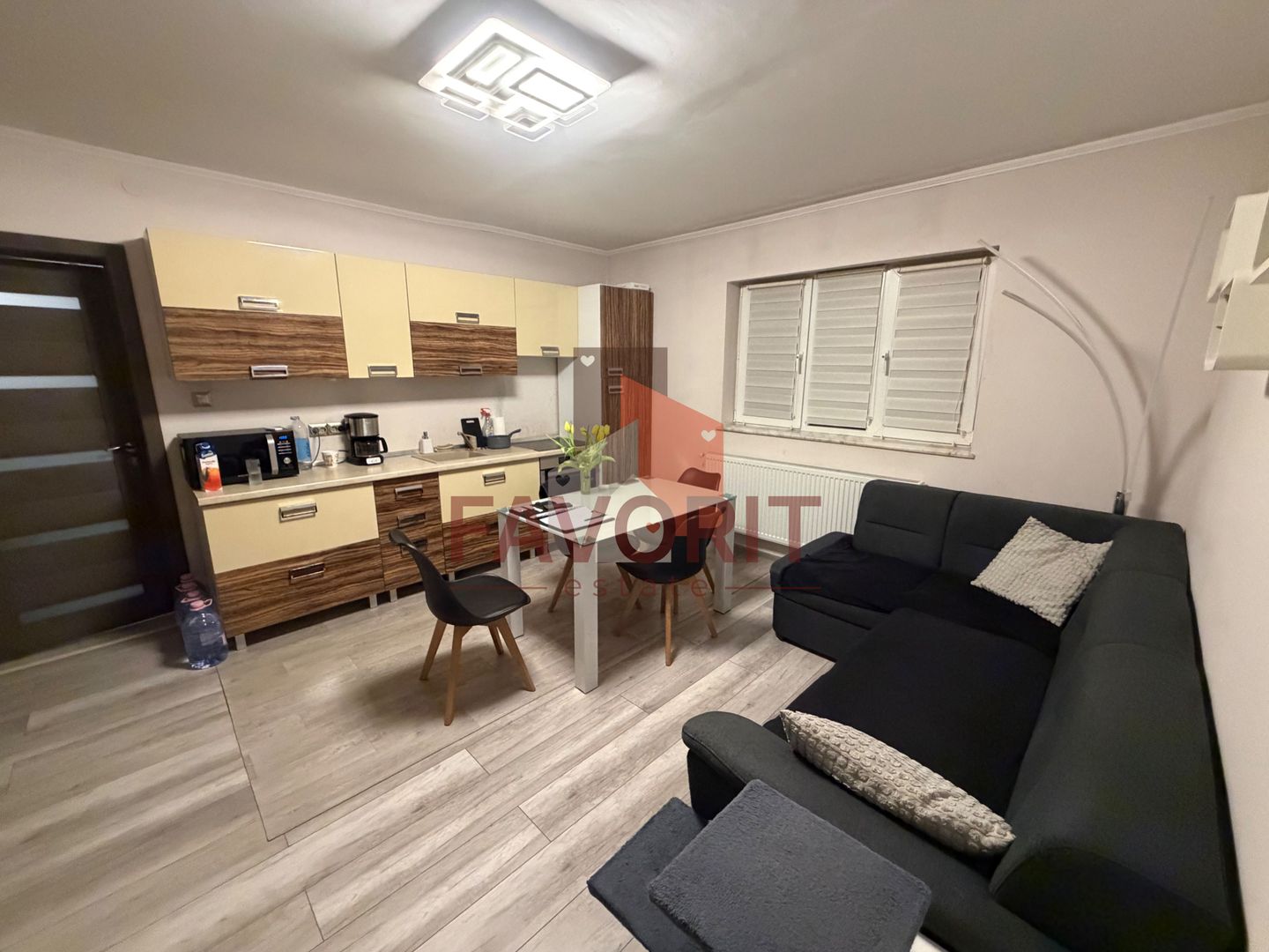 Mobilat si utilat. Bloc izolat. La 2 pasi de scoala - Poză 1