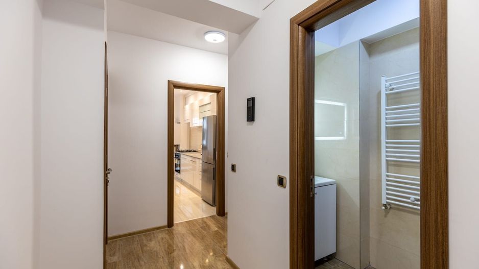Coresi-Isaran apartament foarte spatios, 2 bai - Poză 6
