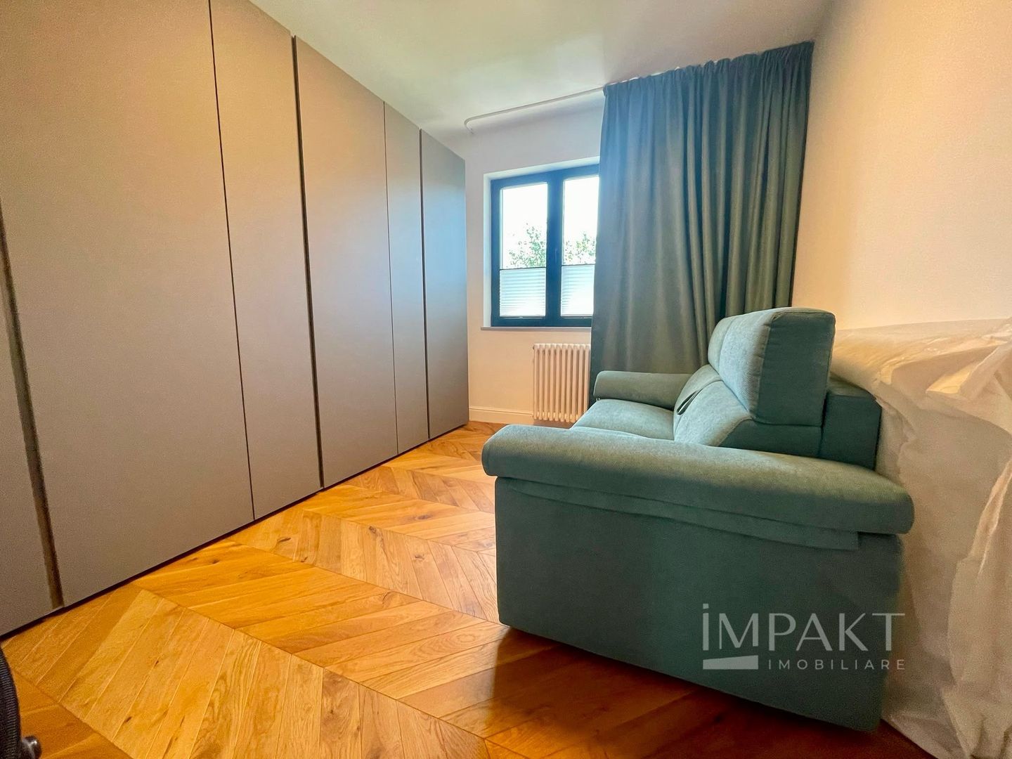 De inchiriat-Apartament cu 4 camere, Garaj și Parcare | Zona Centrala - Poză 6