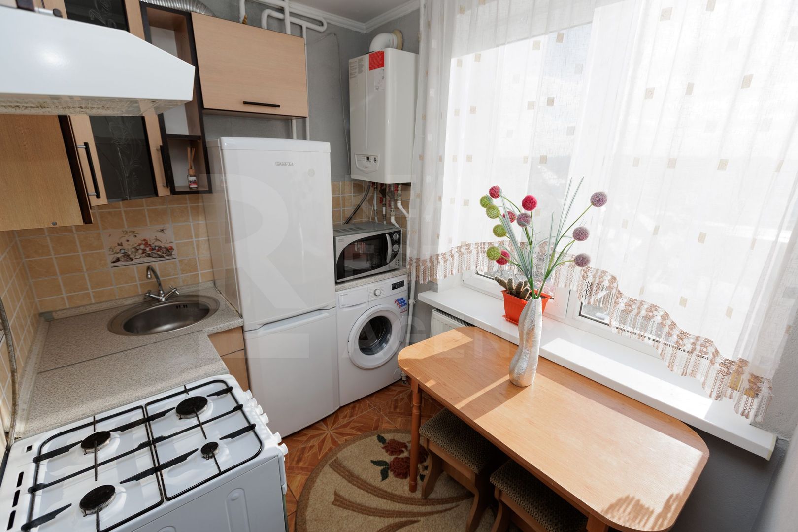 Vânzare, apartament, 2 camere, strada Miorița ,Centru. - Poză 1