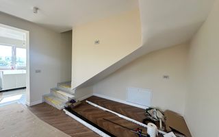 Duplex cu 4 camere separat prin camera tehnica - Poză 5