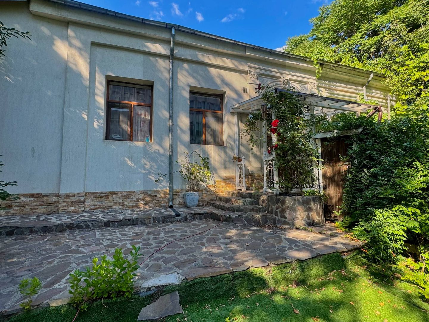 Spre Vânzare Proprietate remarcabilă cu 6 camere în inima Iașului ! - Poză 6