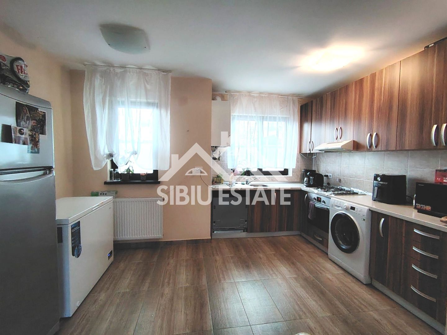 Casa de inchiriat Sibiu, 4 camere 2 bai - Poză 12