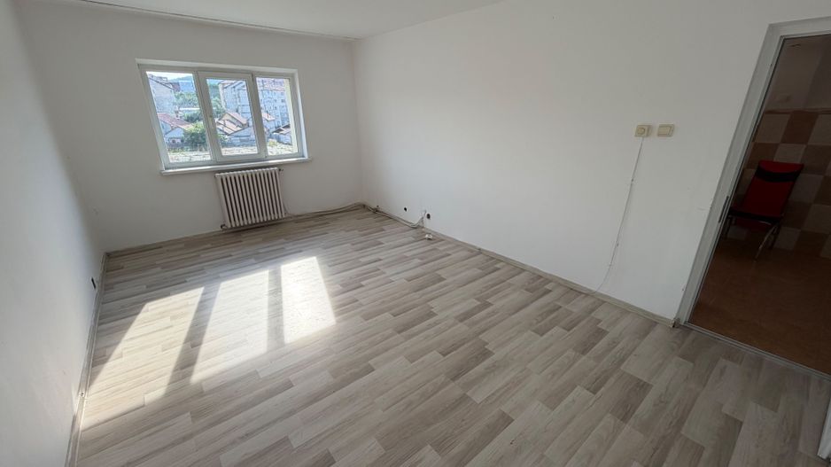 Apartament 2 camere, etaj 2 - zona Industriala - Poză 2