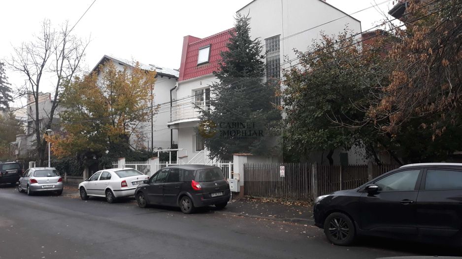 Vilă Exclusivistă în Domenii – Cartier Elegant și Liniștit - Poză 2