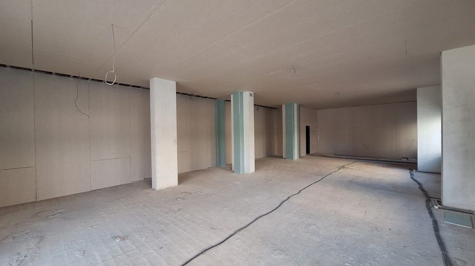 Spatiu Comercial - Bloc Nou - Stradal - 560 mp - 8 parcari - Poză 3