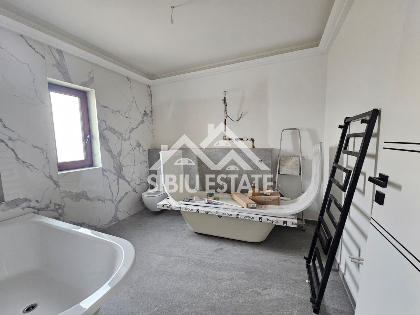 Casa noua amenajata, gata de mutare - Poză 10