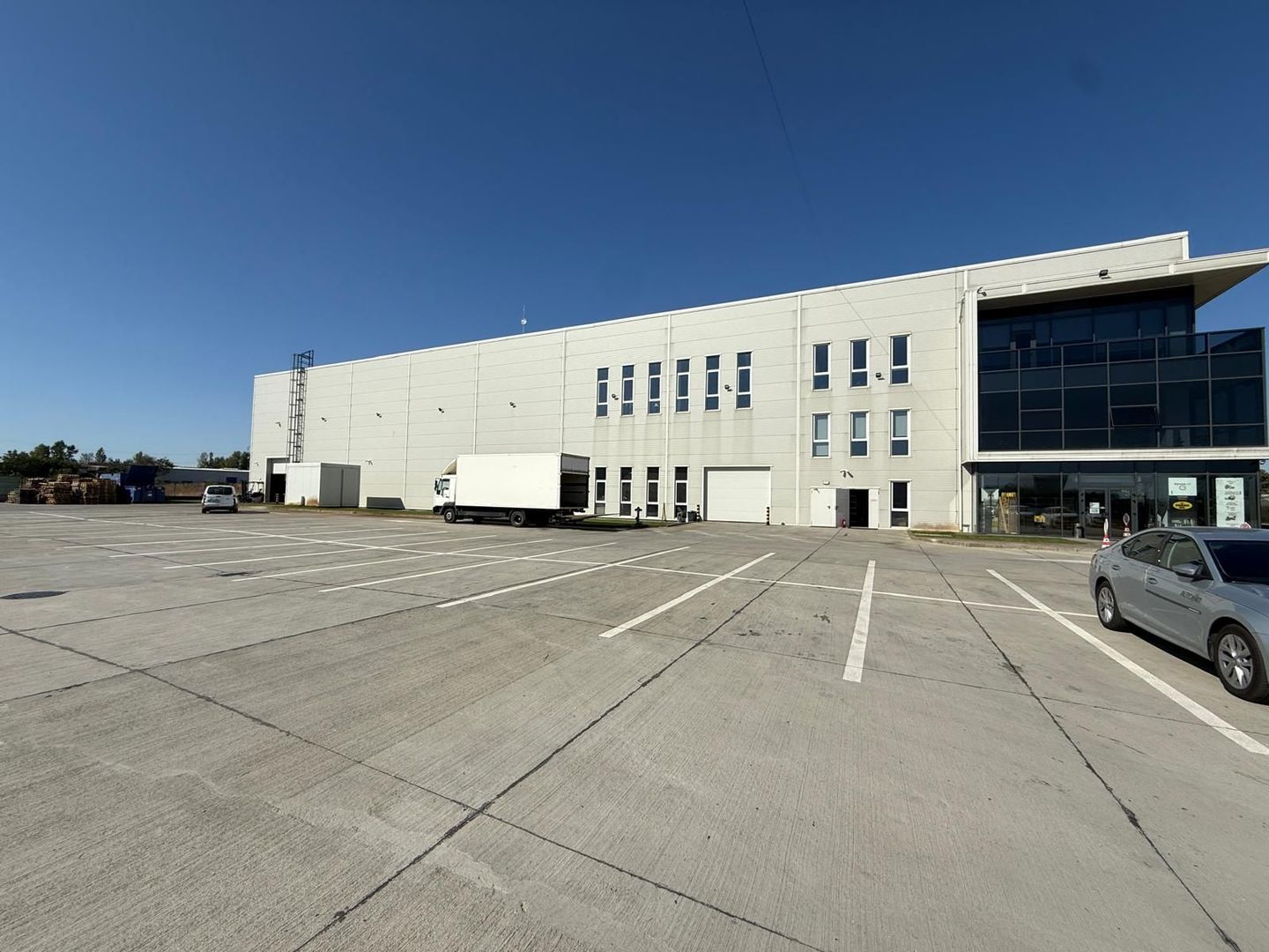 Spațiu industrial 1.700 mp de închiriat, Pallady, H 12 m, curte 2000 m - Poză 2