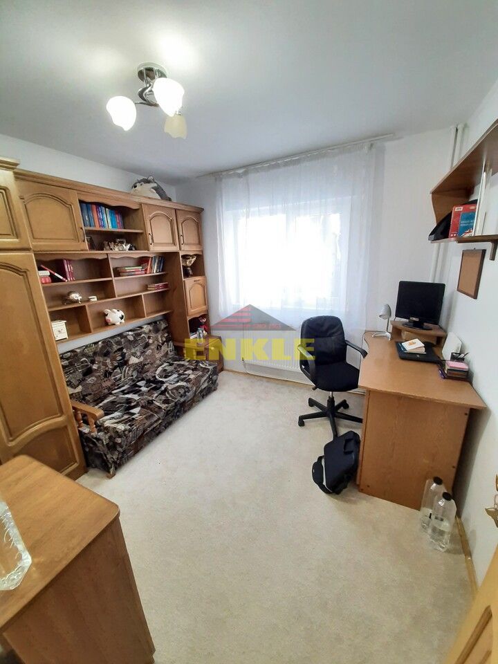Apartament 3 camere, zona Bd.George Enescu , et.1, mobilat/utilat, pret negociabil ! - Poză 3