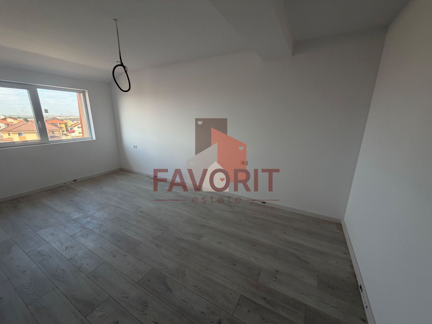 Decomandat. Disponibil imediat. Strada asfaltata - Poză 9