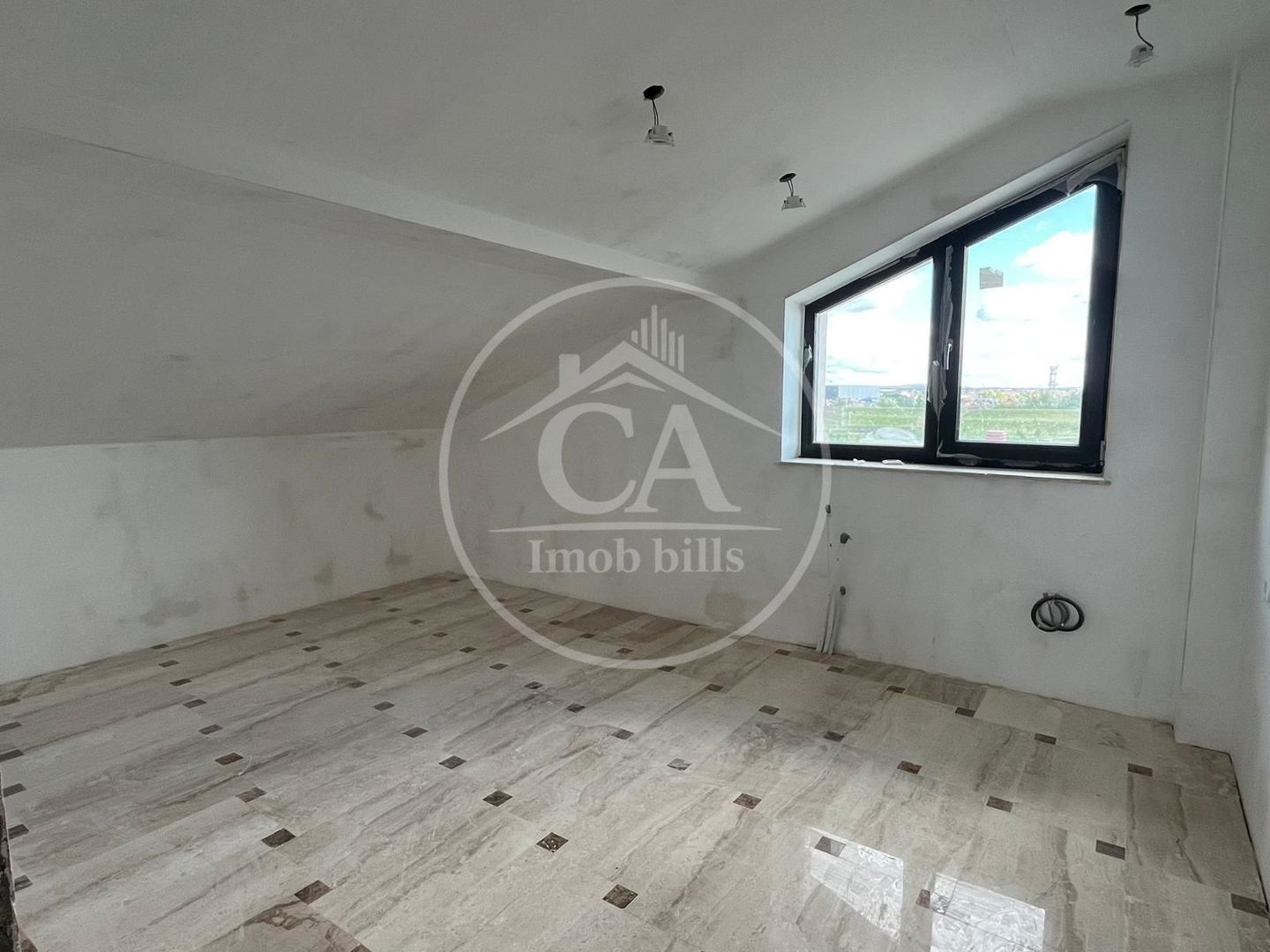 Casă de vânzare P+E+M cu 7 camere in Cartierul Grigorescu, Oradea - Poză 17