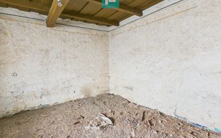 Casă modestă cu 3 camere de renovat în Mișca - Poză 9