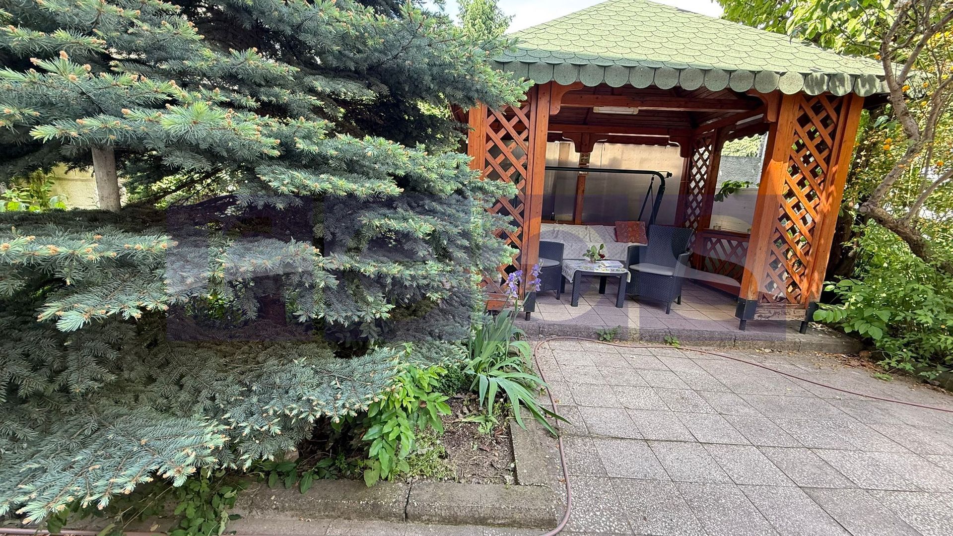 VILA DE VÂNZARE | 6 CAMERE CURTE PROPRIE 200 MP | ZONA CENTRALĂ - Poză 1