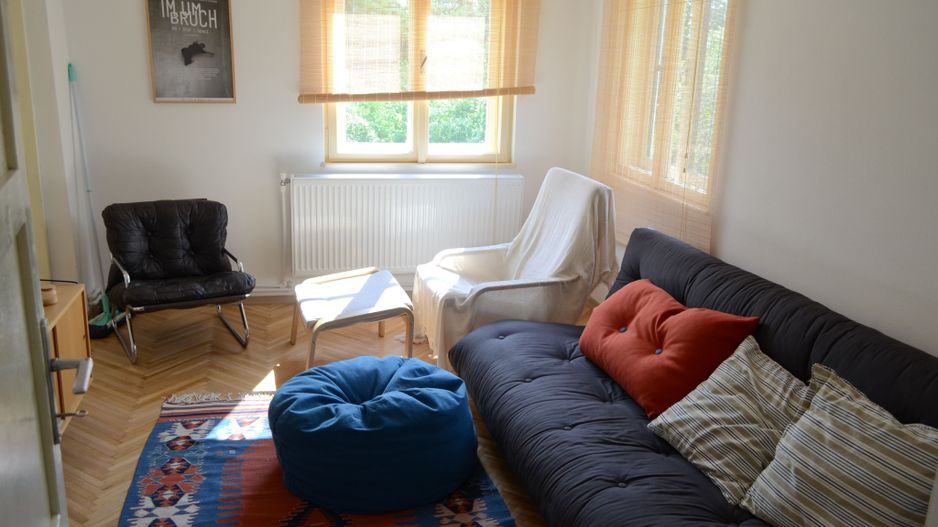 Casa renovata la tara complet mobilata si utilata - Poză 6