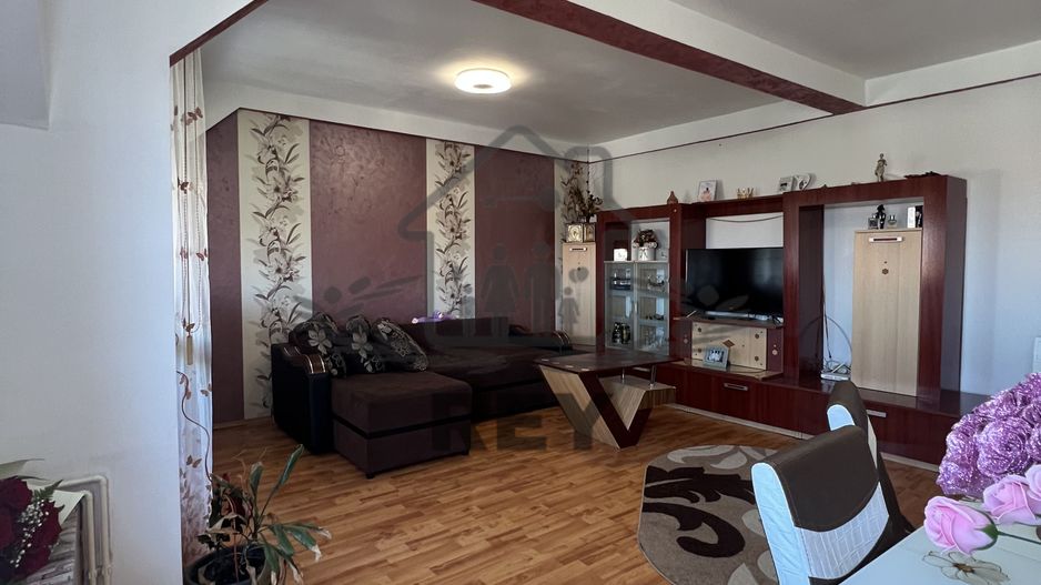 De vanzare- Apartament 3 camere str Luptei - Poză 12