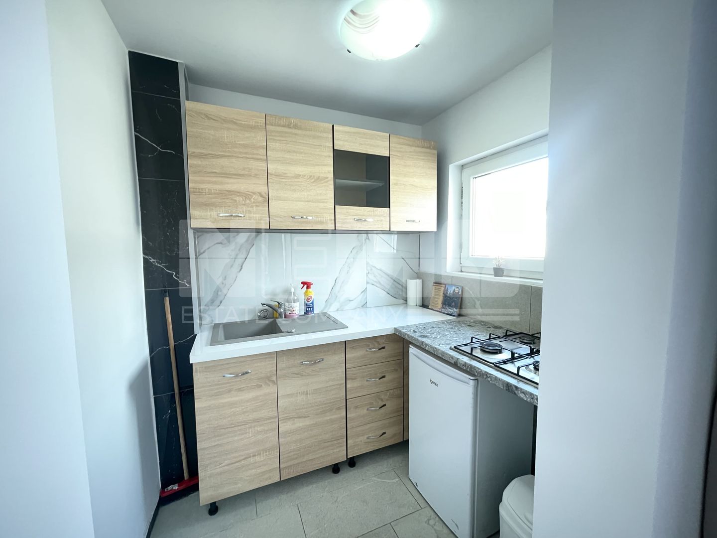 Garsonieră de Închiriat | Renovată Complet | Etaj 3 | Radauti - Poză 4