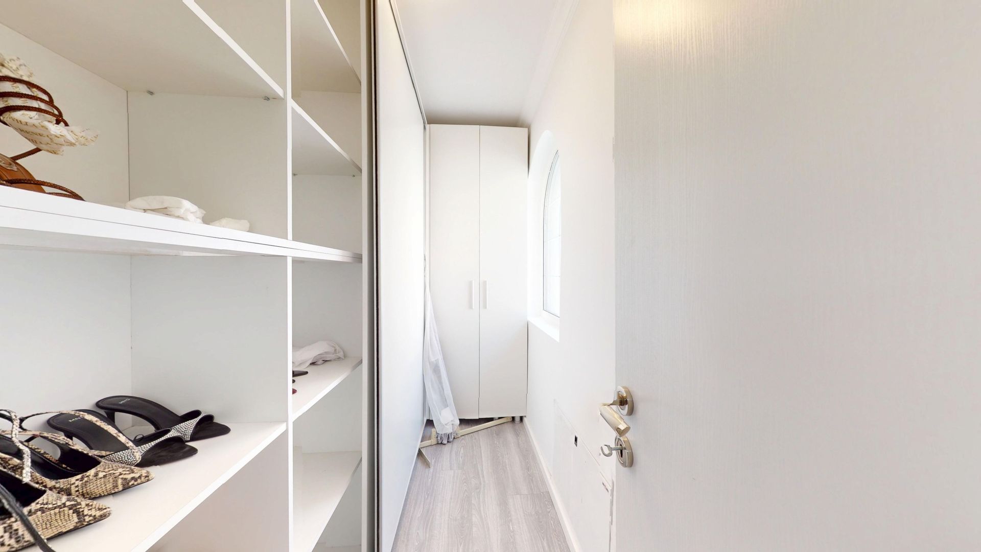 DOBROESTI - Ciresului | Vila tip Duplex - Curte + Parcari - Poză 19