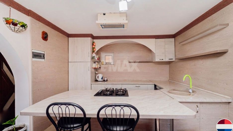 Casă de vânzare, Obileni, Hîncești ,185 m² ,16 ari, 2 garaje - Poză 7