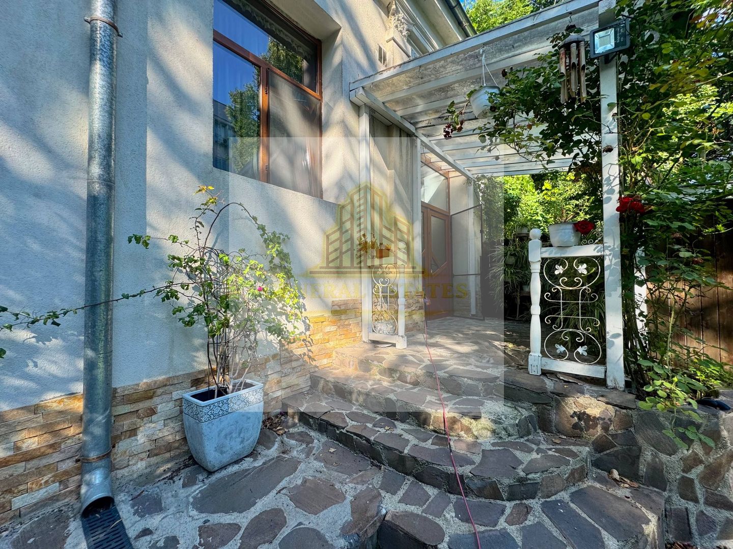 Spre Vânzare Proprietate remarcabilă cu 6 camere în inima Iașului ! - Poză 4