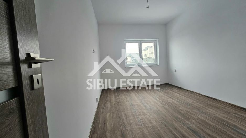 Apartament NOU 2 camere, balcon cu boxa, parcare - Poză 5